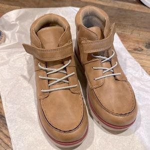 Oshkosh boy’s boots size 3m